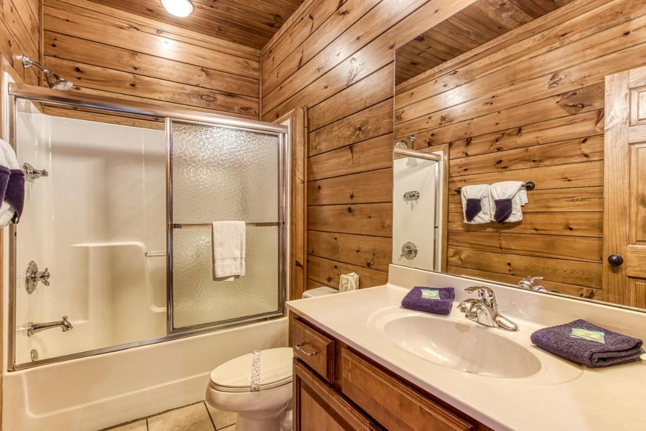 Lazy Bear Lodge, Hot Tub, Resort Pool, Wifi, 1089 Free Tickets Each Paid Day, Dollywood And More 개틀린버그 외부 사진