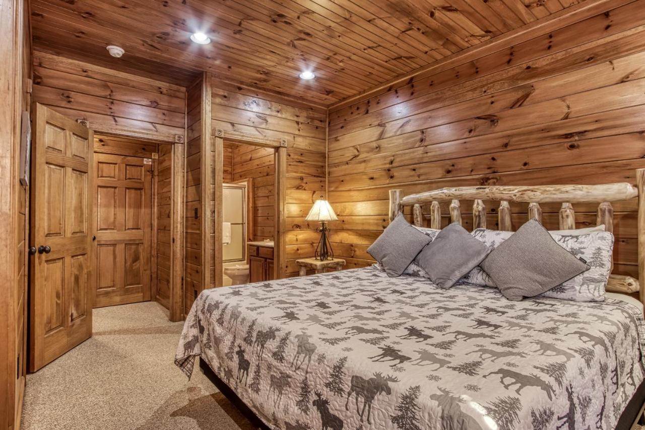 Lazy Bear Lodge, Hot Tub, Resort Pool, Wifi, 1089 Free Tickets Each Paid Day, Dollywood And More 개틀린버그 외부 사진