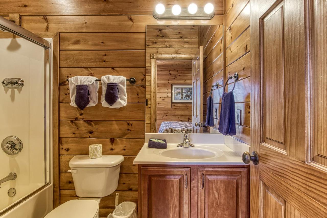 Lazy Bear Lodge, Hot Tub, Resort Pool, Wifi, 1089 Free Tickets Each Paid Day, Dollywood And More 개틀린버그 외부 사진