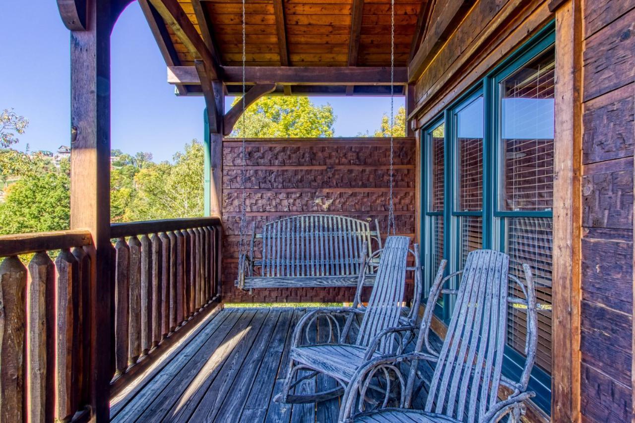 Lazy Bear Lodge, Hot Tub, Resort Pool, Wifi, 1089 Free Tickets Each Paid Day, Dollywood And More 개틀린버그 외부 사진