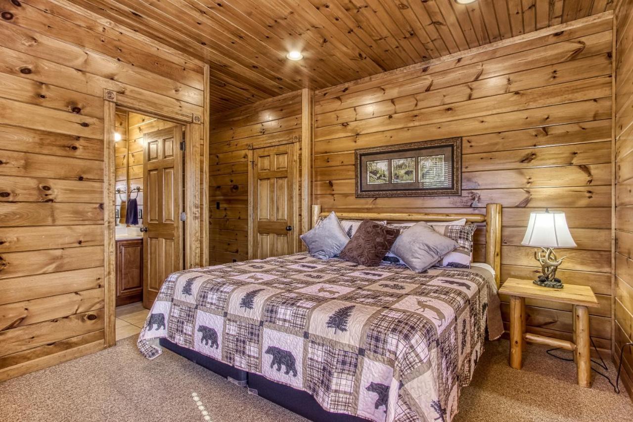 Lazy Bear Lodge, Hot Tub, Resort Pool, Wifi, 1089 Free Tickets Each Paid Day, Dollywood And More 개틀린버그 외부 사진