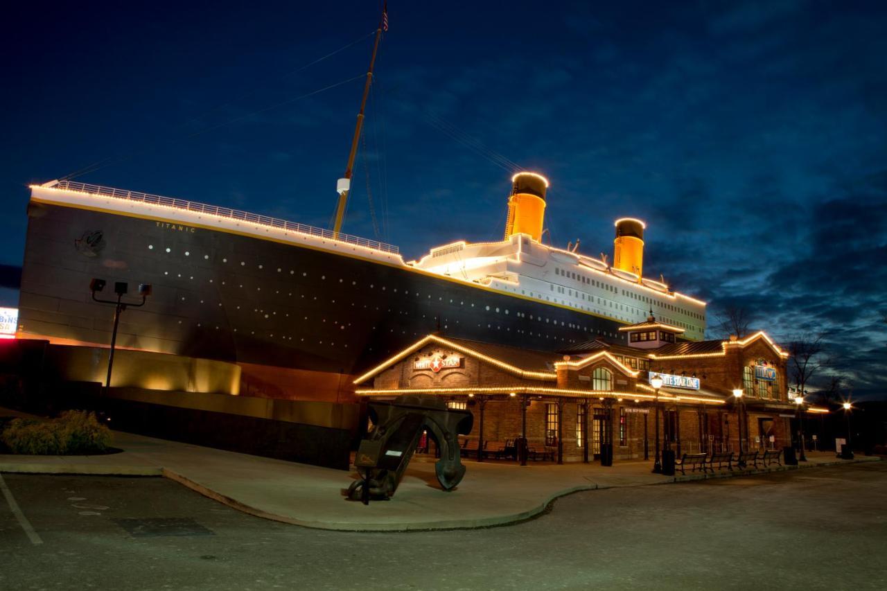 Lazy Bear Lodge, Hot Tub, Resort Pool, Wifi, 1089 Free Tickets Each Paid Day, Dollywood And More 개틀린버그 외부 사진