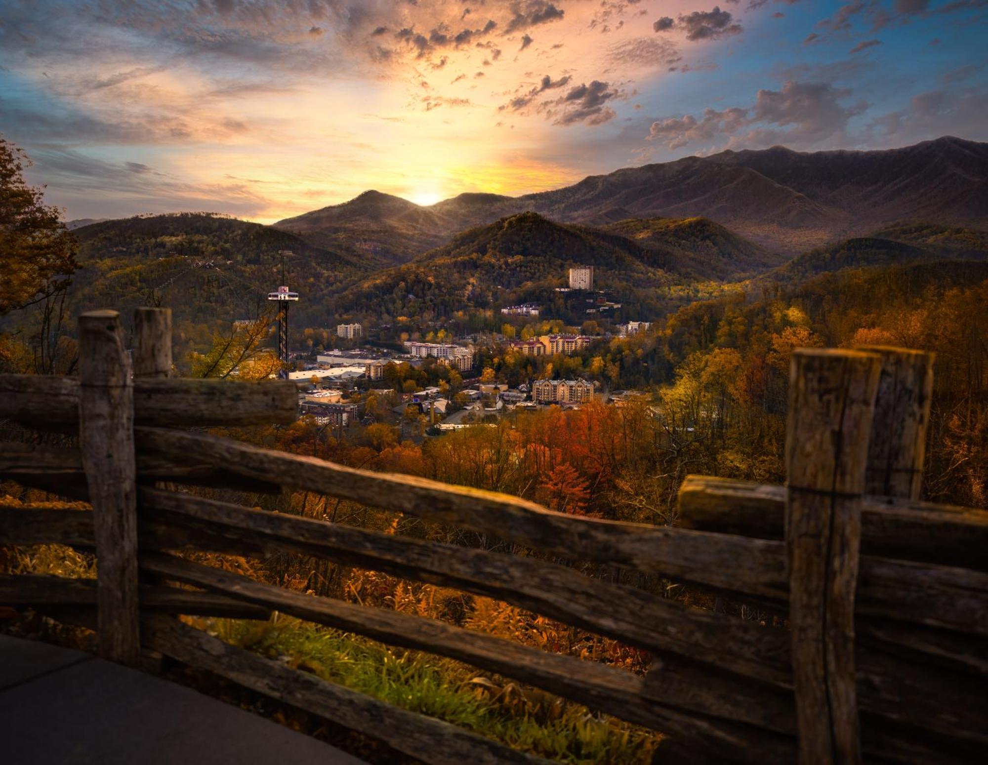 Lazy Bear Lodge, Hot Tub, Resort Pool, Wifi, 1089 Free Tickets Each Paid Day, Dollywood And More 개틀린버그 외부 사진